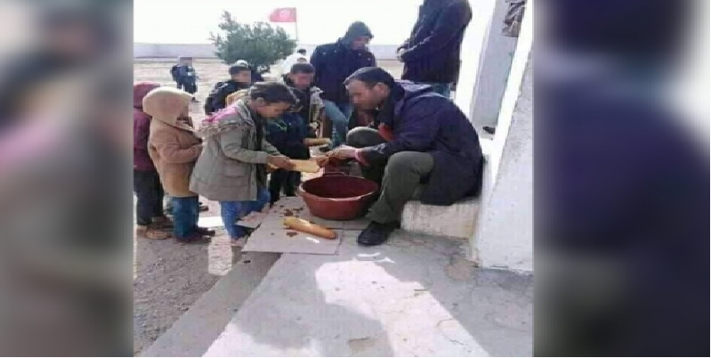 القصرين: وزارة التربية تفتج تحقيقا في طريقة تقديم الأكلة للتلاميذ
